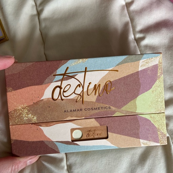Alamar Destino Palette - Picture 2 of 2